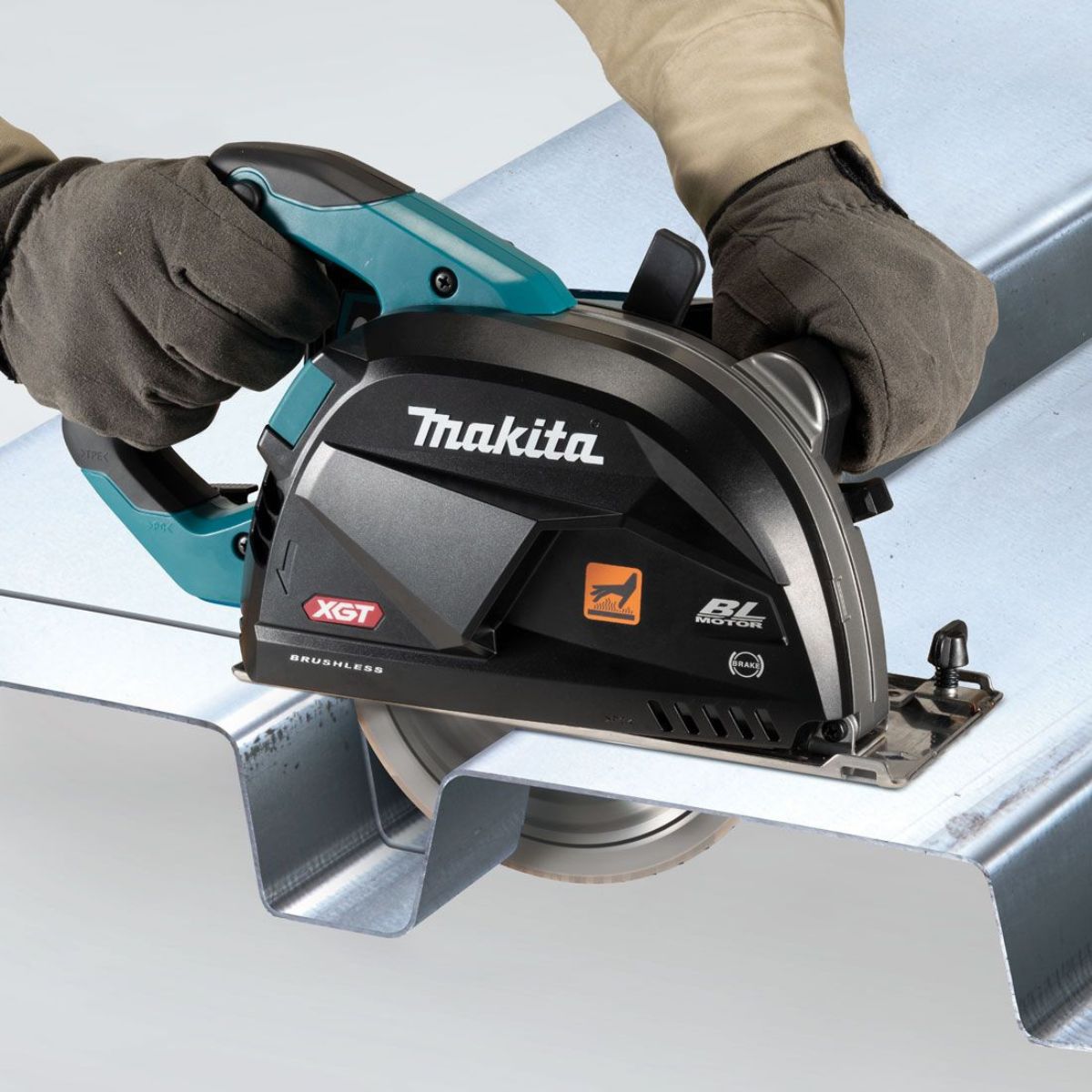 Makita CS002GZ01 40V Max XGT 185mm Brushless Metal Cutter Saw With Type 4 Case