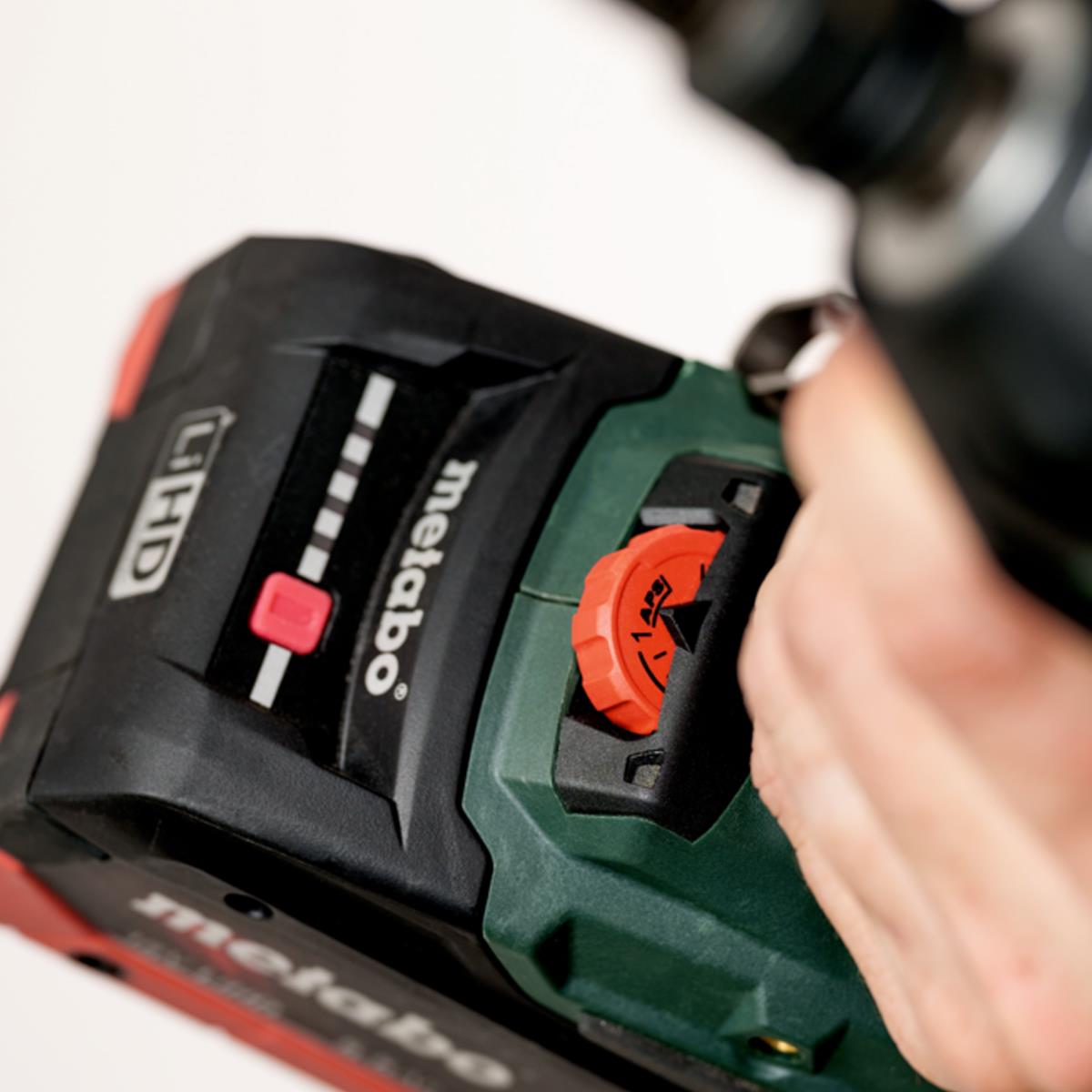 Metabo SSW 18 LTX 550 BL 18V Brushless Impact Wrench With 1 x 4.0Ah Battery Charger & Case