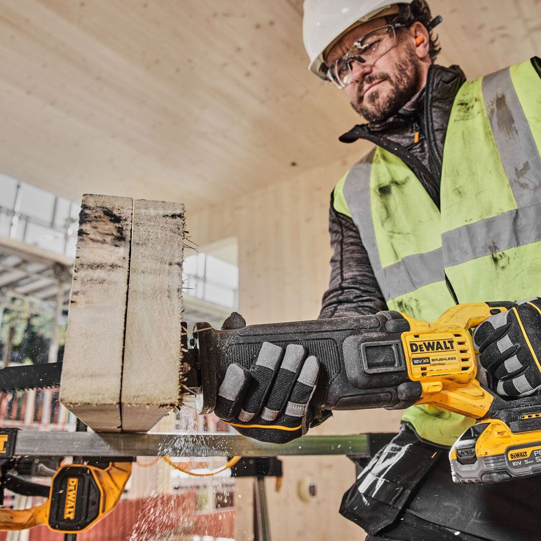 DeWalt DCS386H2T 18V XR Brushless Reciprocating Saw with 2 x 5.0Ah Battery Charger & Case