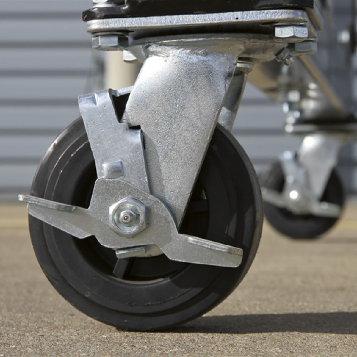 Sealey SG2000W 2 Tonne Portable Adjustable Lifting Gantry Crane