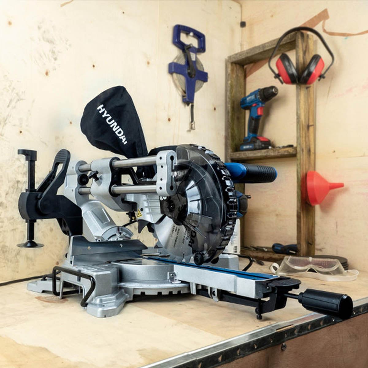 Hyundai HYMS1500E Mitre Saw with 210mm Blade 230V/1500W Crosscut Saw for Precision Cutting