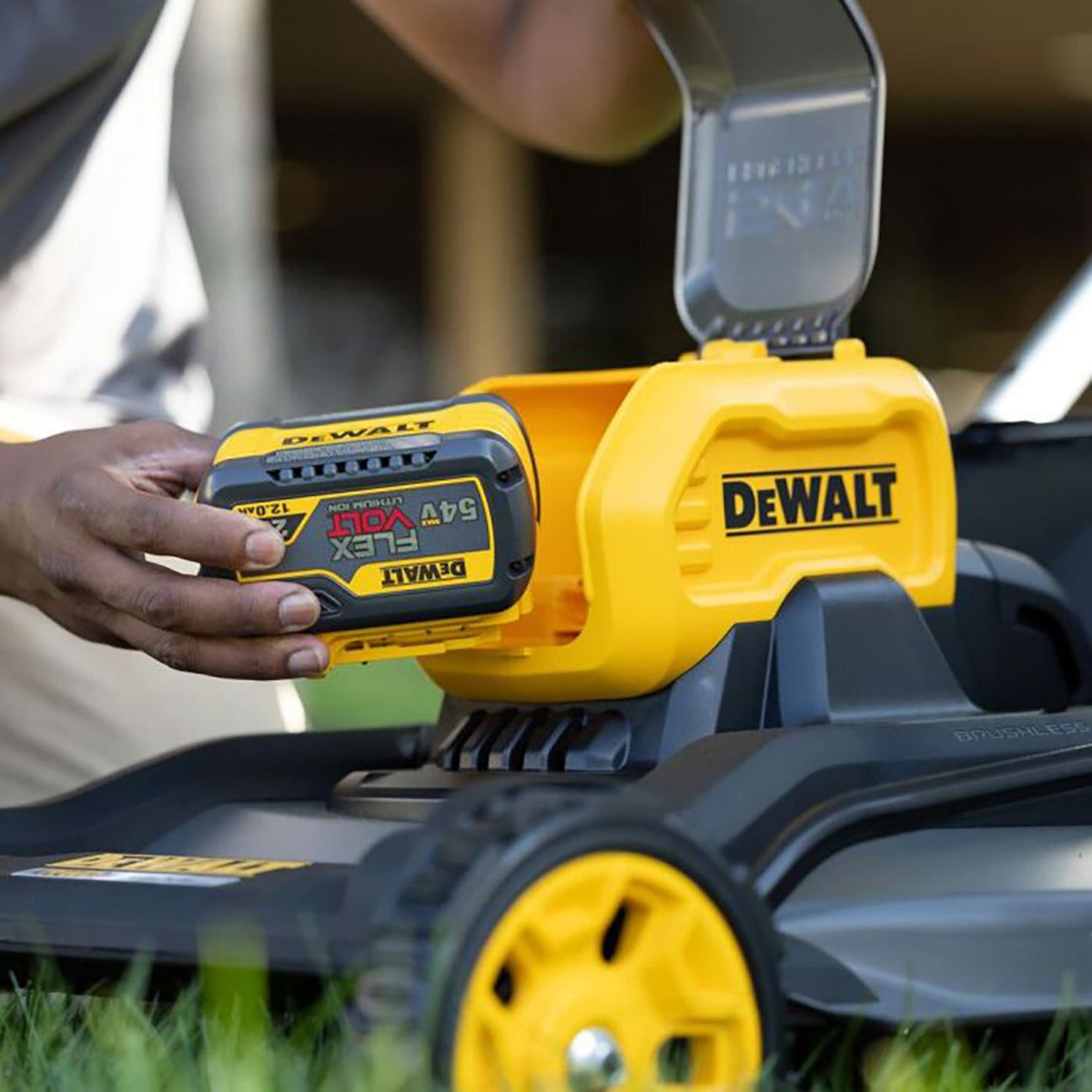 Dewalt DCMWSP550N-XJ 54V XR Flexvolt Brushless Self-Propelled Lawn Mower with 1 x 9.0Ah Battery & Charger