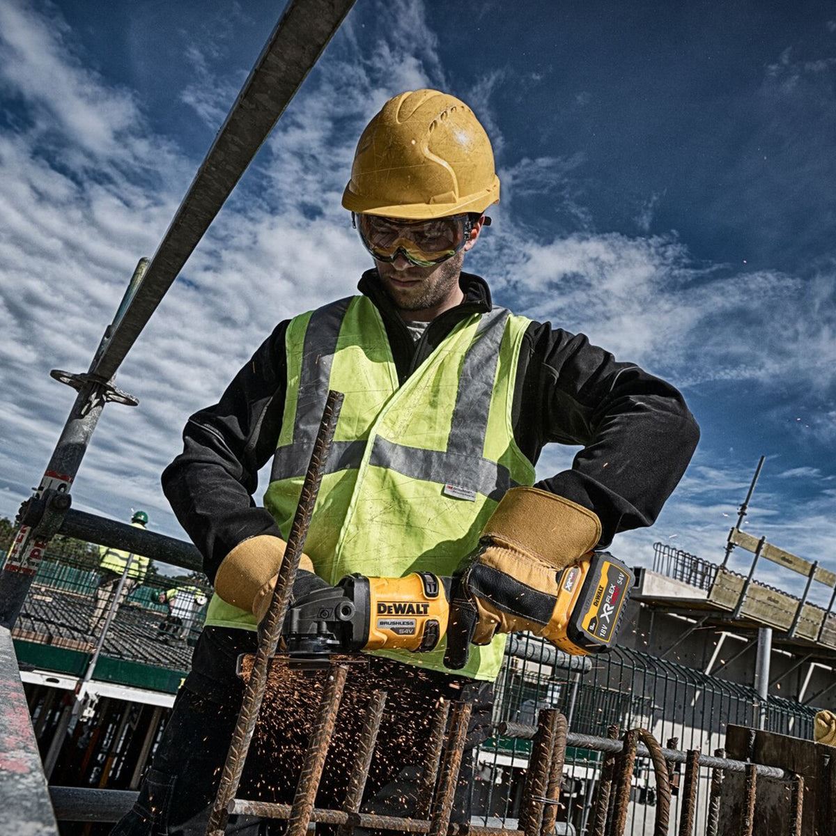 Dewalt DCG418NT 54V XR FLEXVOLT Brushless Angle Grinder with 1 x 9.0Ah Battery & Charger