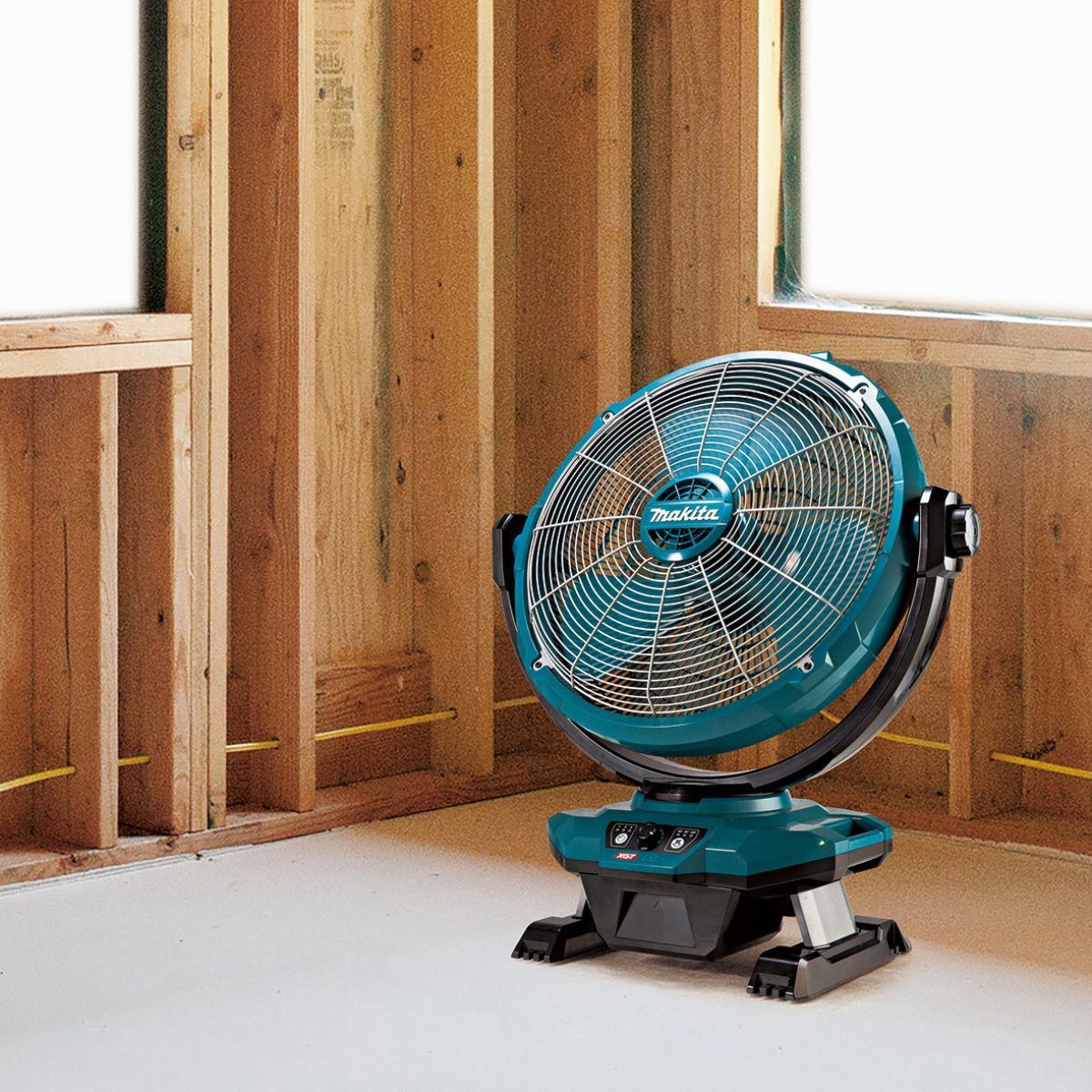 Makita CF003GZ 40Vmax XGT Cordless 450mm Portable Fan with 1 x 4.0Ah Battery & Charger