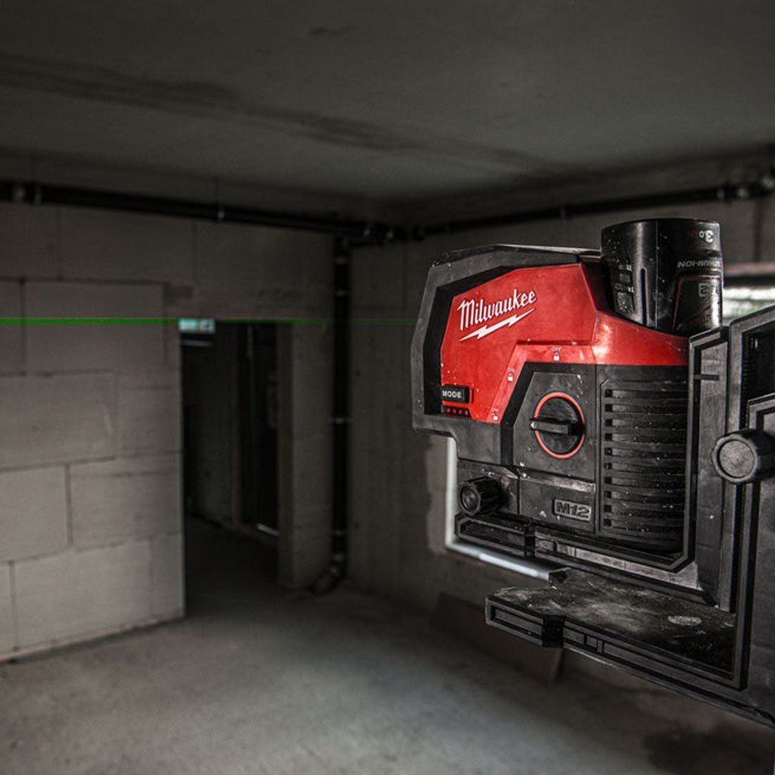 Milwaukee M12CLLP-0 12V Green Cross Line 2 Plane Laser 360° Case with 1 x 3.0Ah Battery Charger & Laser Tripod