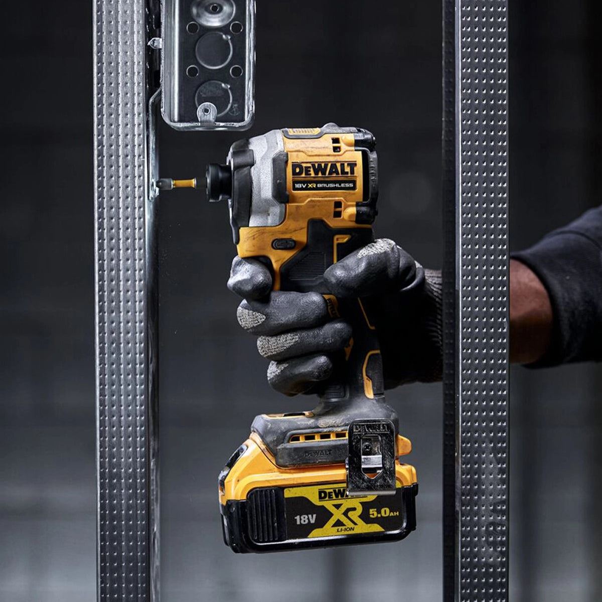 DeWalt DCK2052H1 18V Combi Drill & Impact Driver Twin Kit with 1 x 5.0Ah & 1 x 1.7Ah Batteries Charger in box