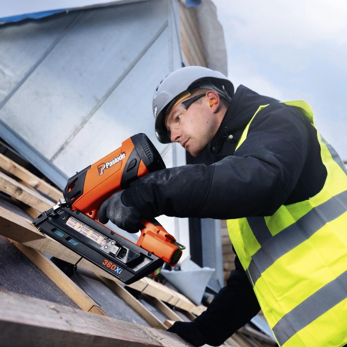Paslode 360Xi 7.4V First Fix Gas Framing Nailer with 1 x 2.1Ah Battery, Charger & Case 019700