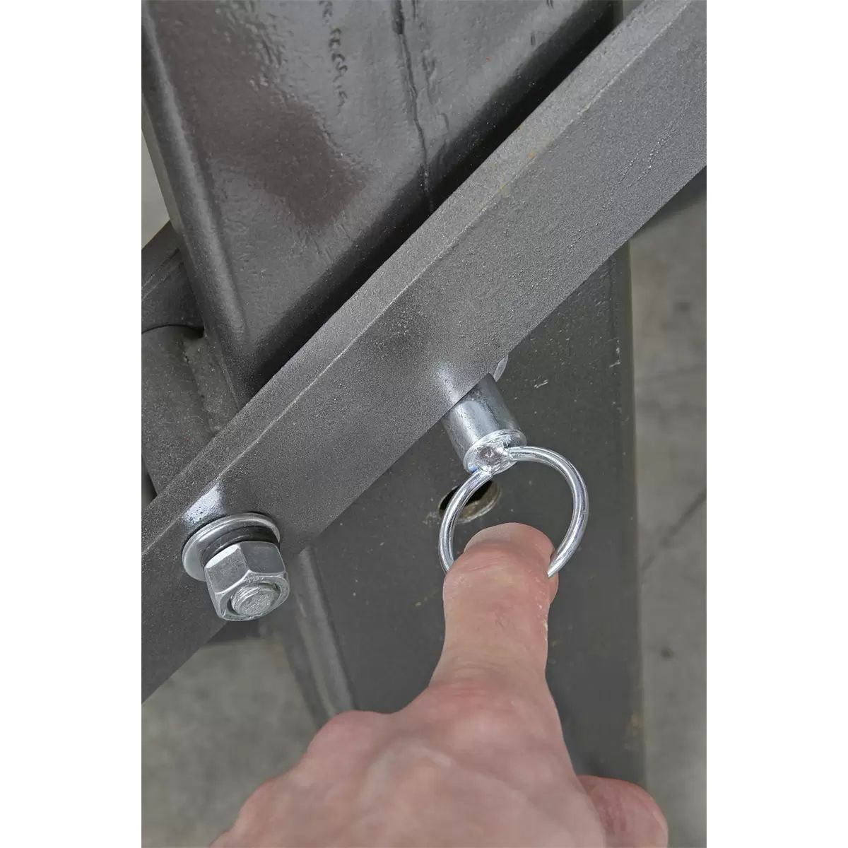 Sealey MCL500 Single Post Hydraulic Motorcycle Lift 450kg Capacity