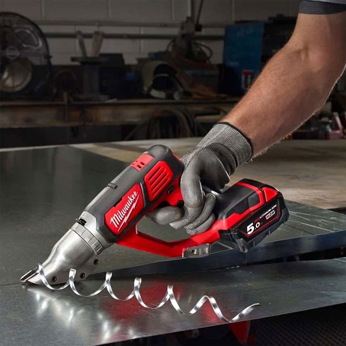 Milwaukee M18BMS12-0 18V 1.2mm Metal Shear with 1 x 2.0Ah Battery & Charger
