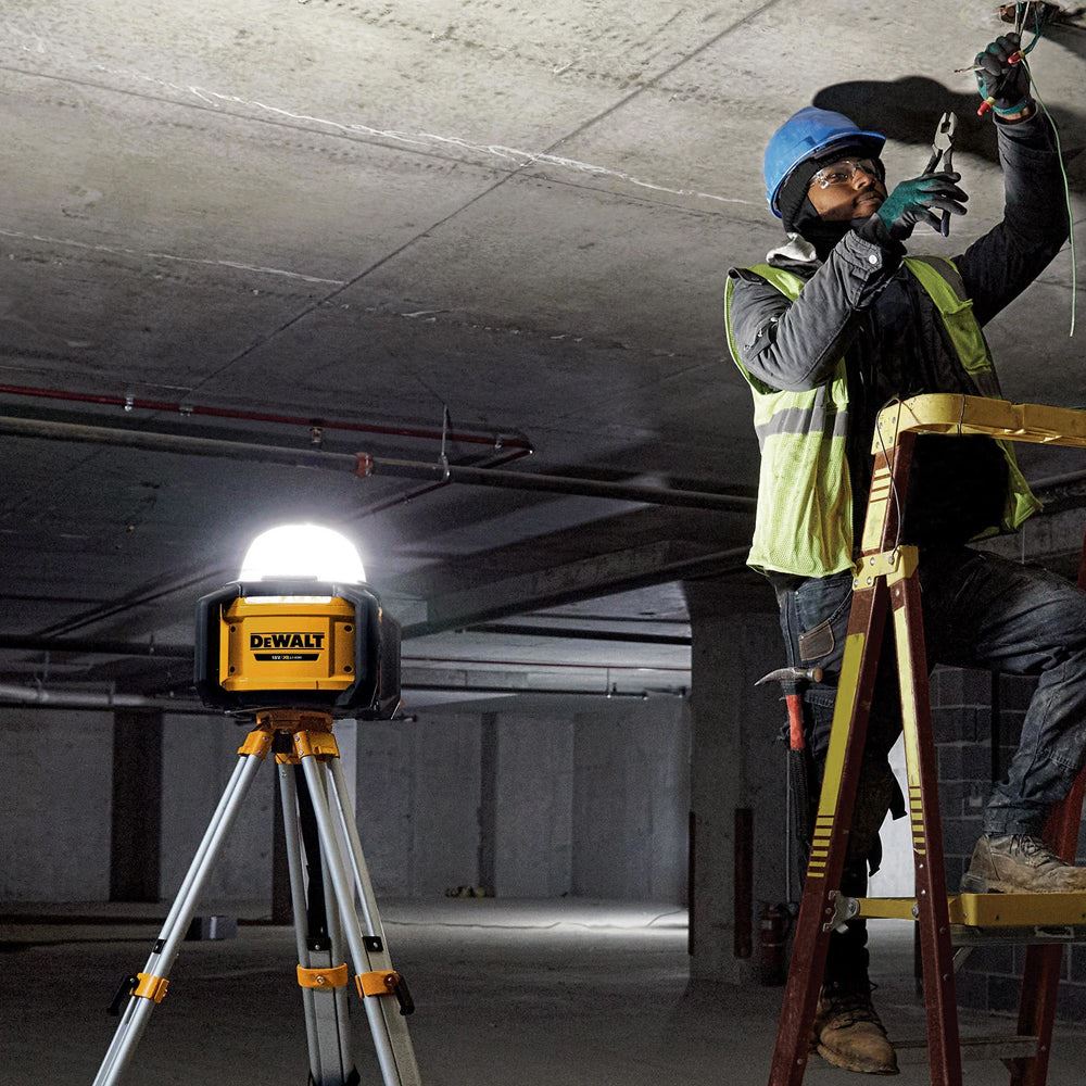 Dewalt DCL074 18V XR Tool Connect Area Light with 1 x 5.0Ah Battery & Charger