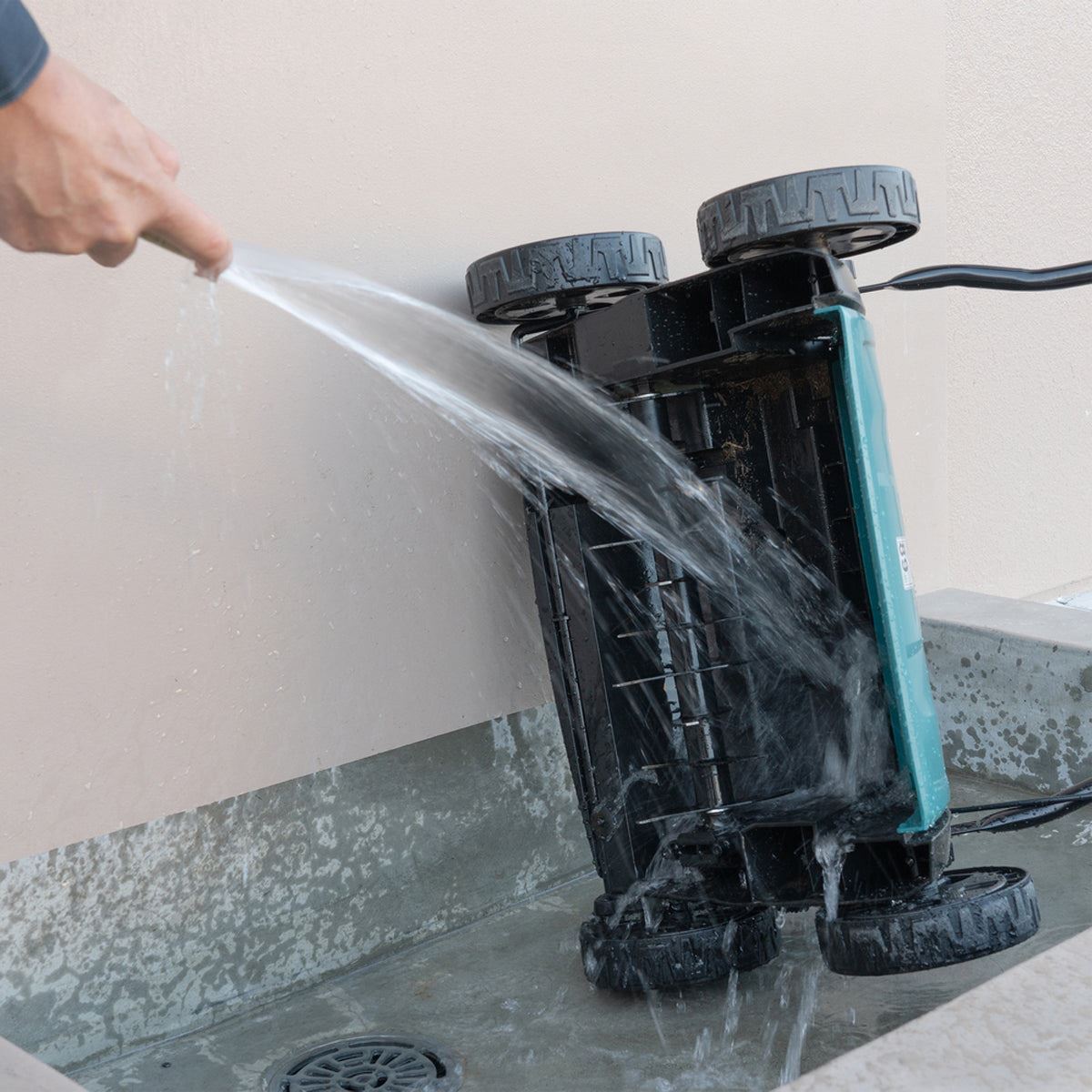 Makita DUV320Z 18V LXT Brushless 320mm Scarifier Body Only