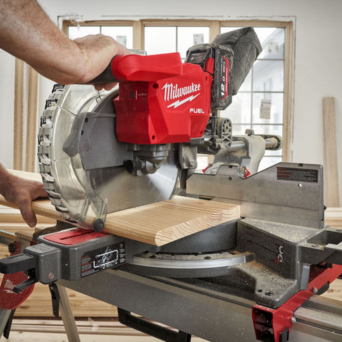 Milwaukee M18FMS305-0 18V Fuel ONE-KEY Brushless 305mm Mitre Saw with 1 x 5.5Ah Battery & Charger