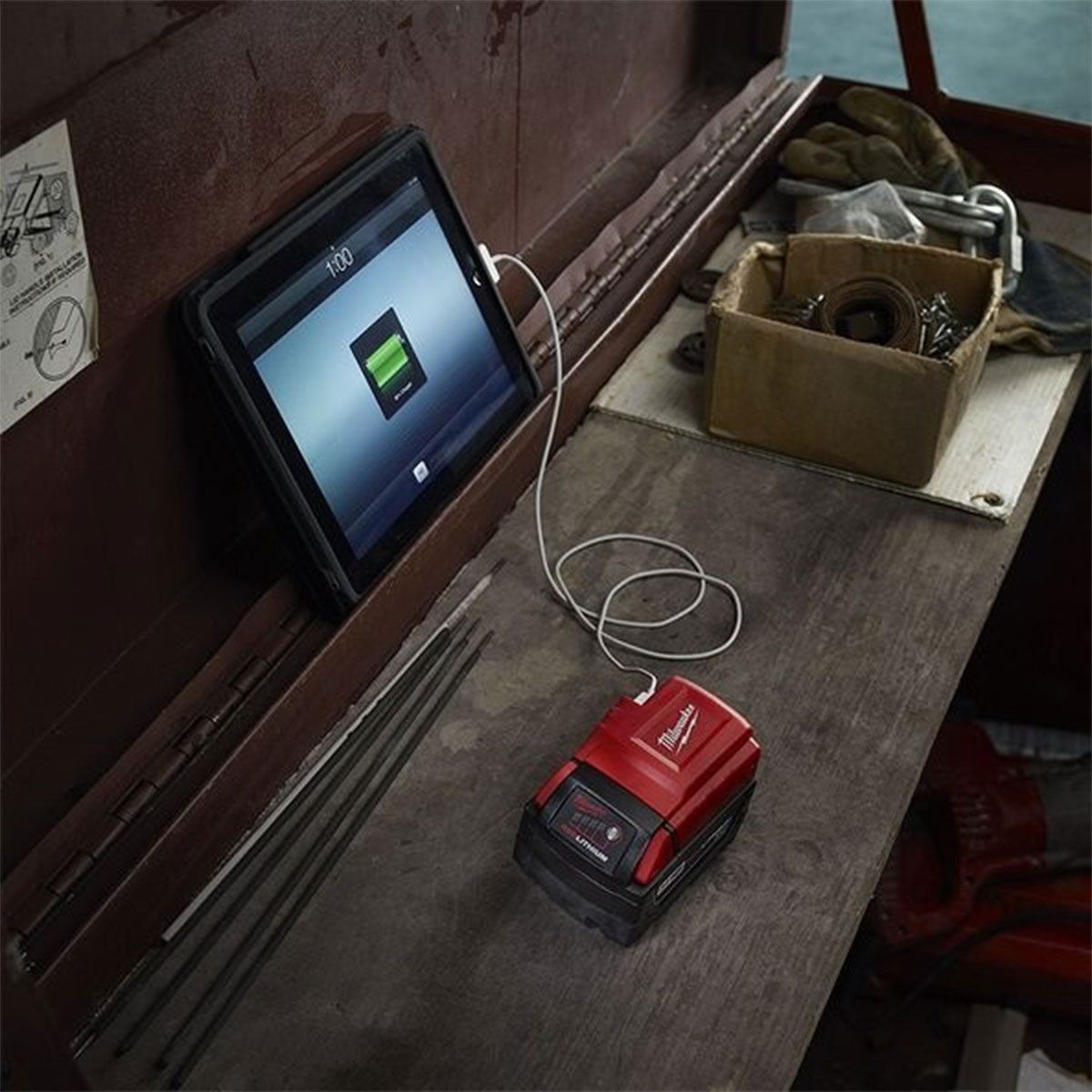 Milwaukee M18USBPSHJ2 USB Power Source Controller for System Attachments 4932471597