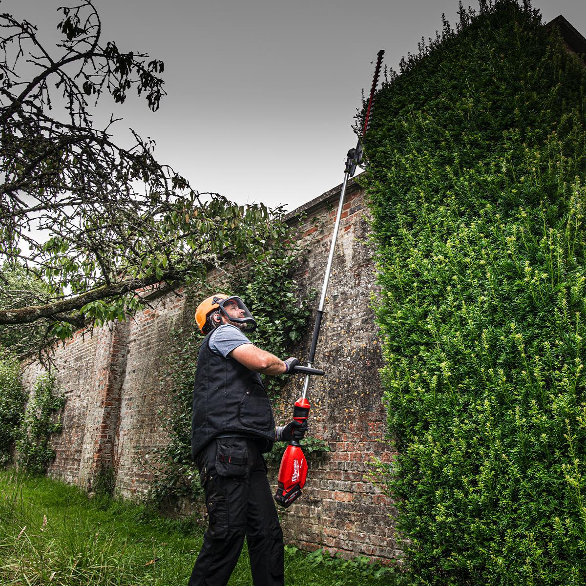 Milwaukee M18FHETE27-802 18V FUEL Brushless 267cm Extended Pole Hedge Trimmer with 2 x 8.0Ah Battery & Charger 4933492912