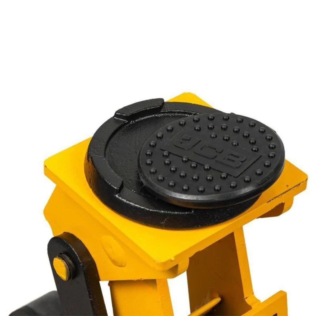 JCB-T830028 3 Tonne Hydraulic Long Trolley Jack Heavy-duty 525mm Max. Lift