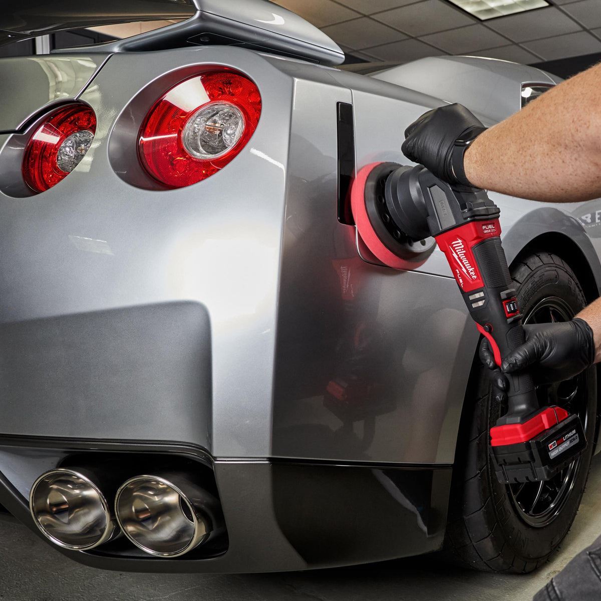 Milwaukee M18FROP15-0 18V Brushless 125mm Random Orbital Polisher with 2 x 5.5Ah Battery & Charger