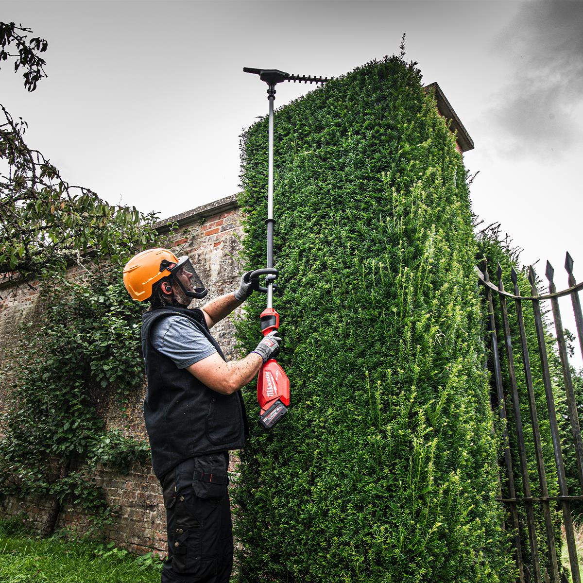 Milwaukee M18FHETE27-0 M18 18V Brushless Pole Hedge Trimmer With 1 x 12.0Ah Battery & Charger
