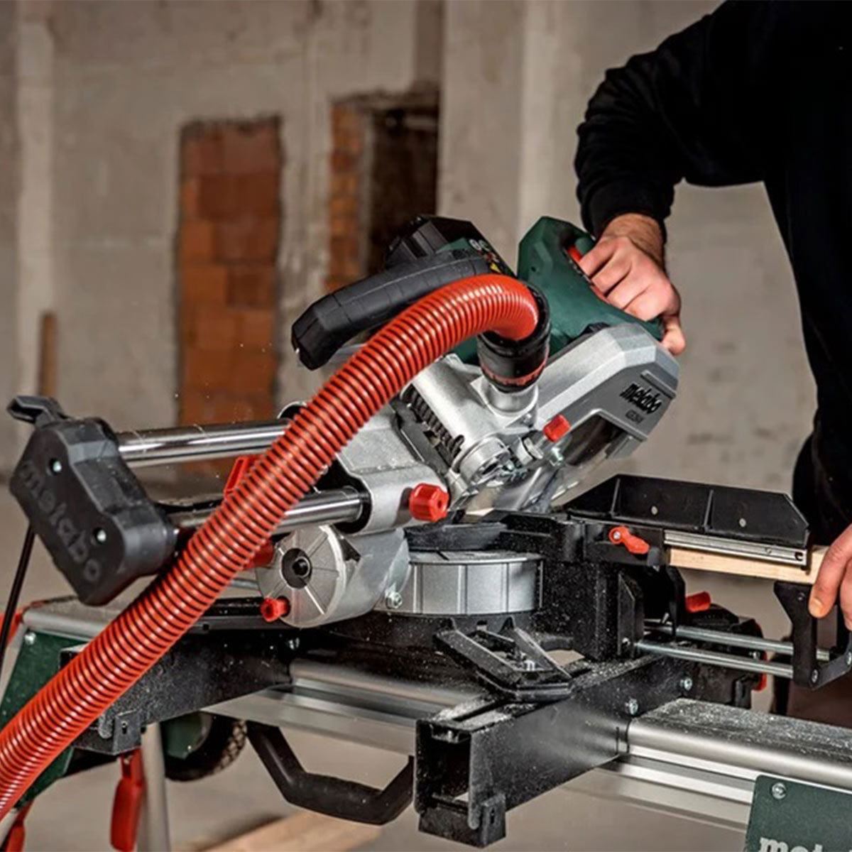 Metabo KGS 216 M 216mm Single Bevel Sliding Mitre Saw 240V/1500W 613216380 with KSU 401 Stand