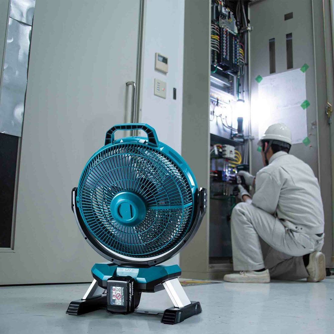 Makita DCF301Z 18V Cordless Portable Fan with 1 x 3.0Ah Battery & Charger