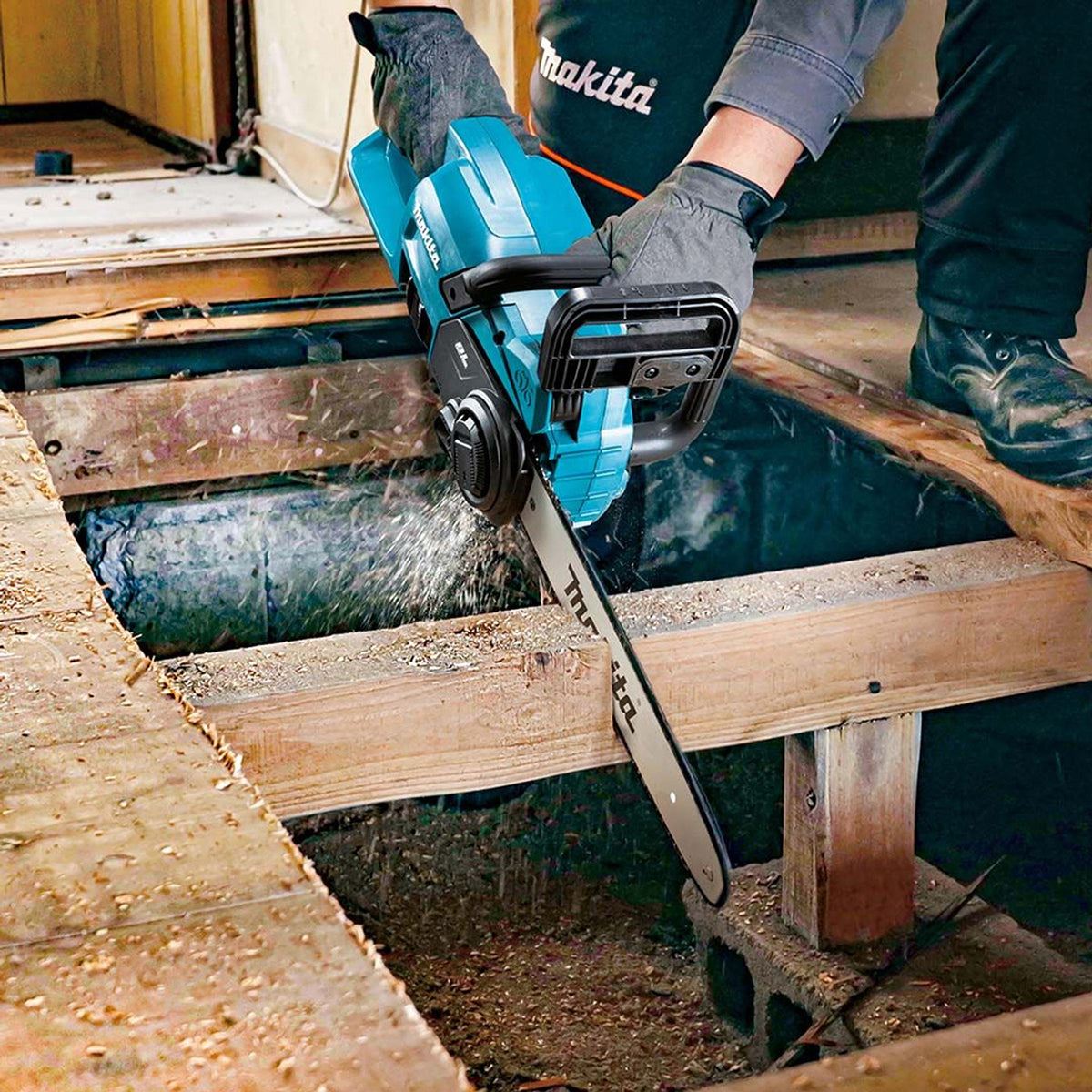 Makita DUC307RTX2 18V LXT Brushless 30cm Chainsaw With 1 x 5.0Ah Battery & Charger