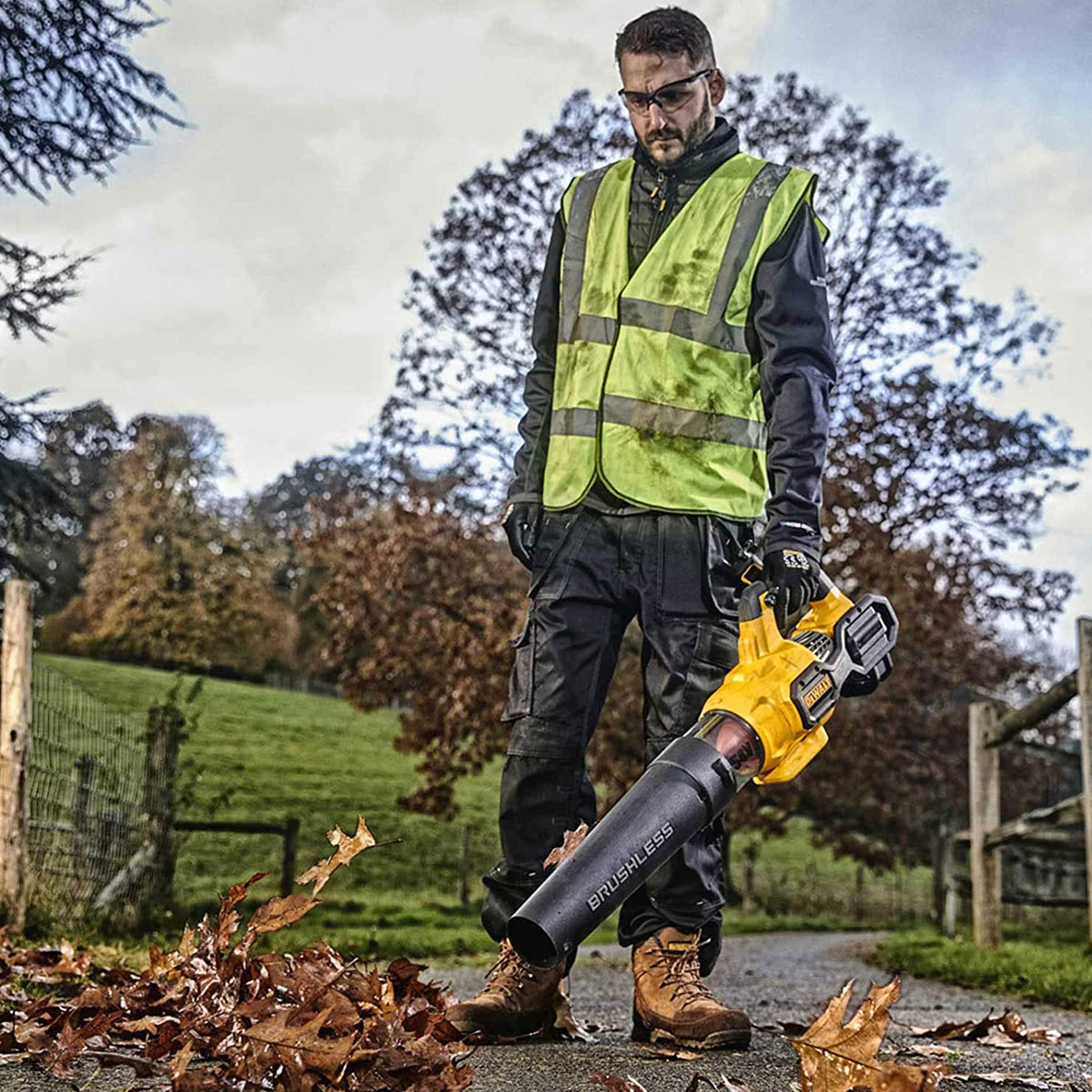 Dewalt DCMBA572X1 54V Flexvolt Brushless Axial Blower with 1 x 9.0Ah Battery & Charger