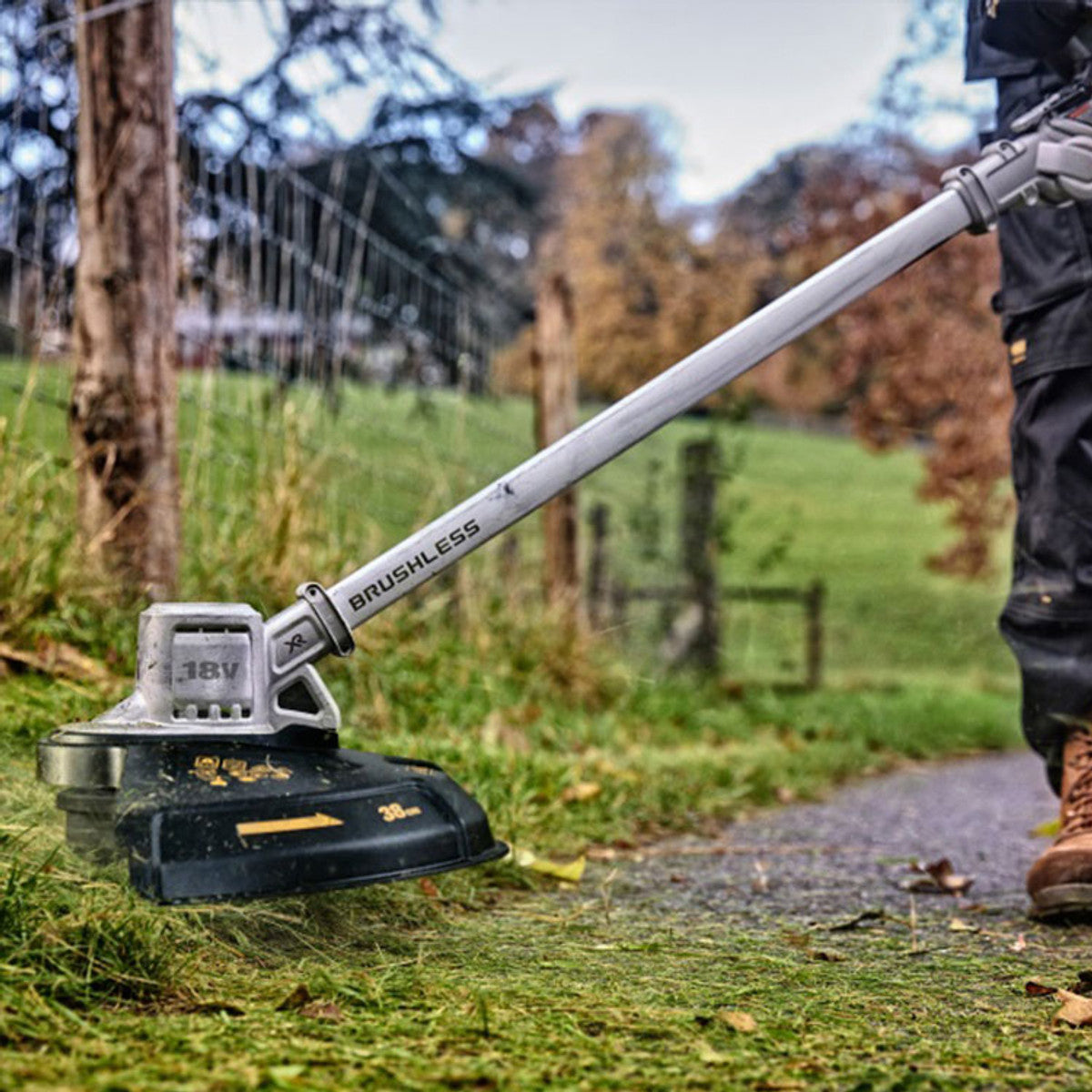 Dewalt DCMST561N 18V XR Brushless String Trimmer with 2 x 4.0Ah Battery & Charger