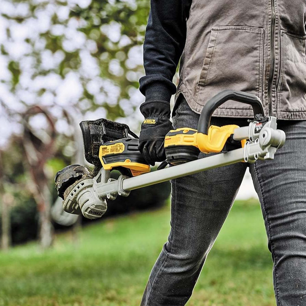 Dewalt DCMST561N 18V XR Brushless String Trimmer with 2 x 4.0Ah Battery & Charger