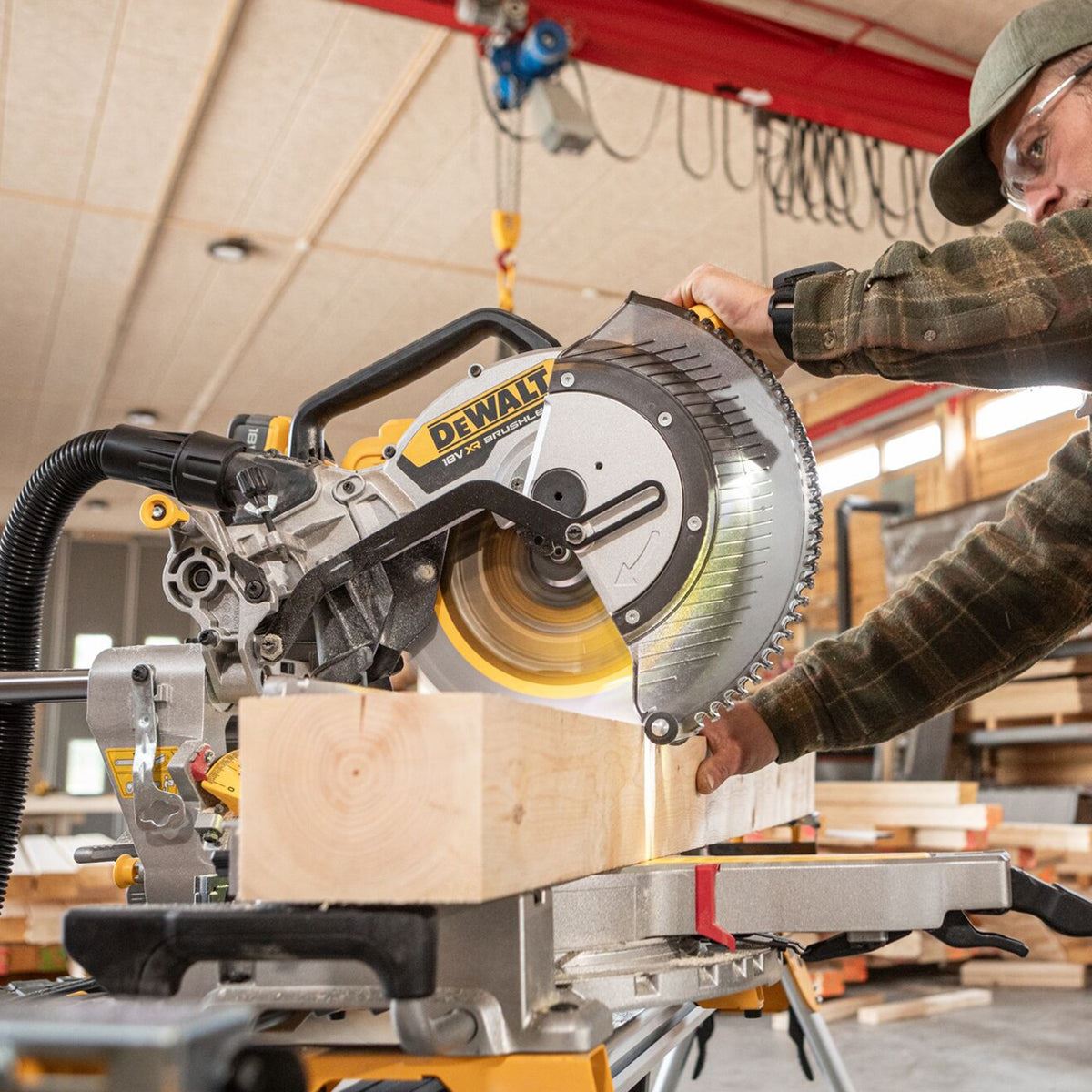 DeWalt DCS782N-XJ 18V XR Brushless Mitre Saw with 2 x 5.0Ah Battery Charger & Universal Leg stand