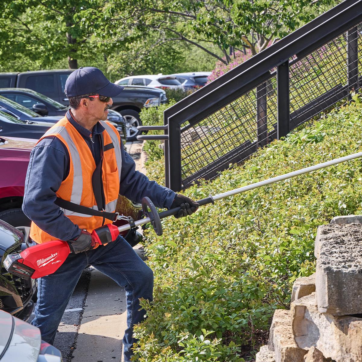 Milwaukee M18FHETE27-0 M18 18V Brushless Pole Hedge Trimmer With 1 x 6.0Ah Battery & Charger