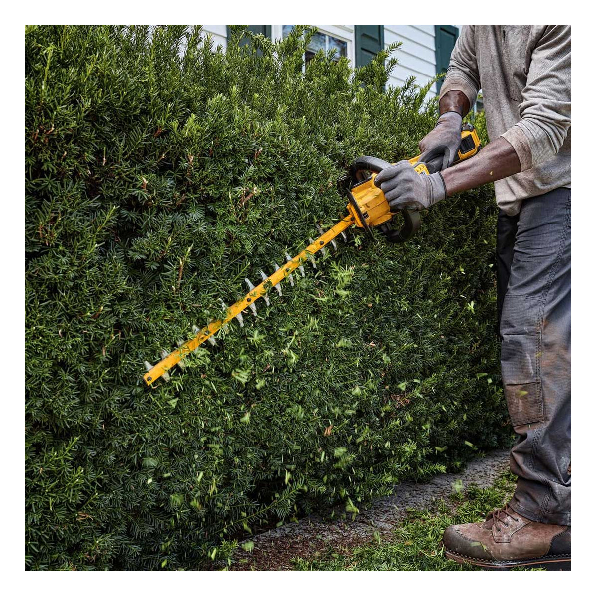 Dewalt DCMHT573X1 54V XR FlexVolt Hedge Trimmer 1 x 9.0Ah Battery & Fast Charger for Powerful Cutting