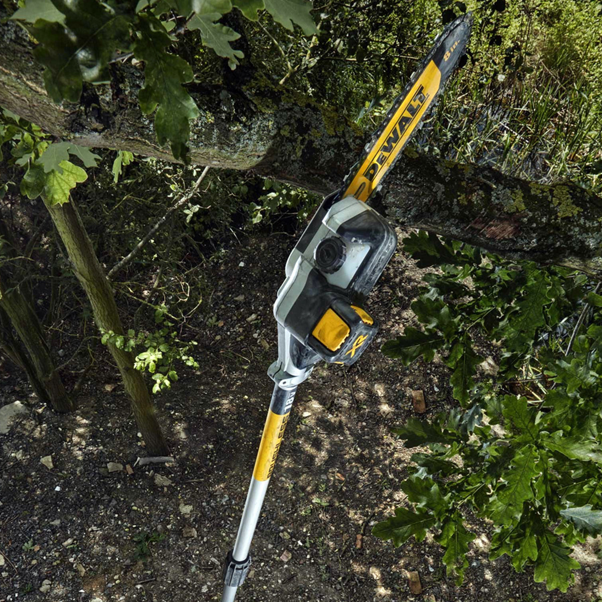 Dewalt DCMPS567P1 18V Brushless Pole Saw with 1 x 5.0Ah Battery & Charger for Effortless Cutting