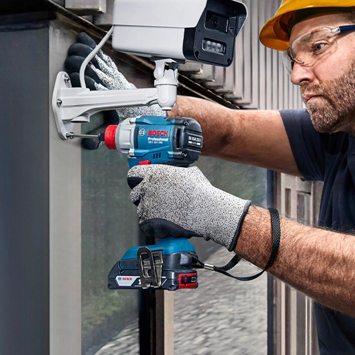 Bosch 0615A5008E 18V Brushless Combi Drill & Impact Driver/Wrench Twin Kit with 2 x 4.0Ah Battery, Charger & Case