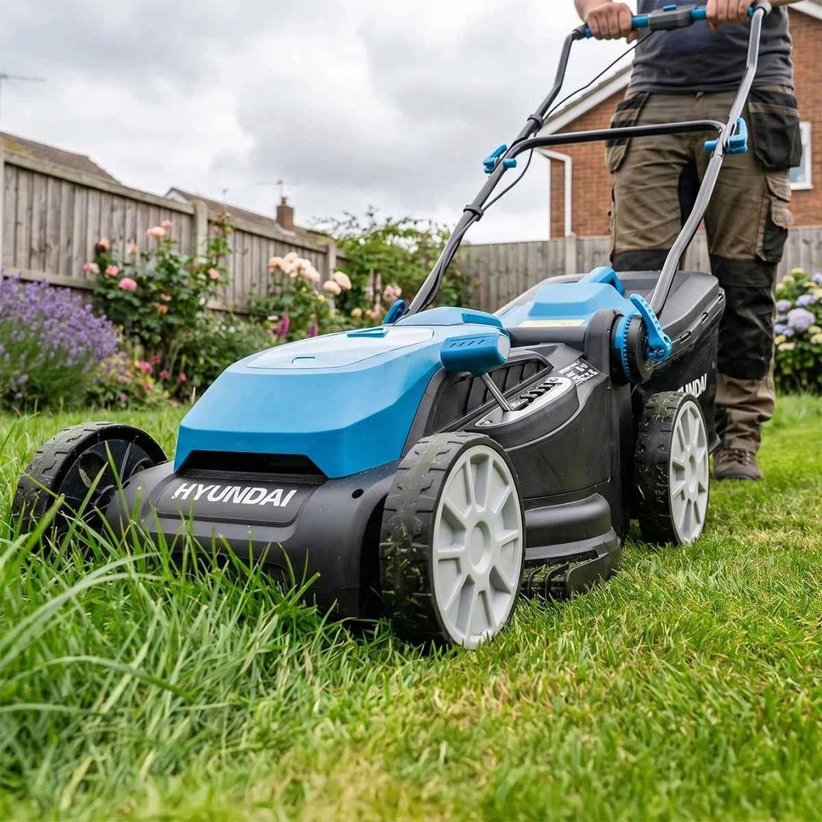 Hyundai HY40CLM38 2 x 20V Brushless Cordless Lawnmower 38cm with 2 x 4.0Ah Batteries and Charger