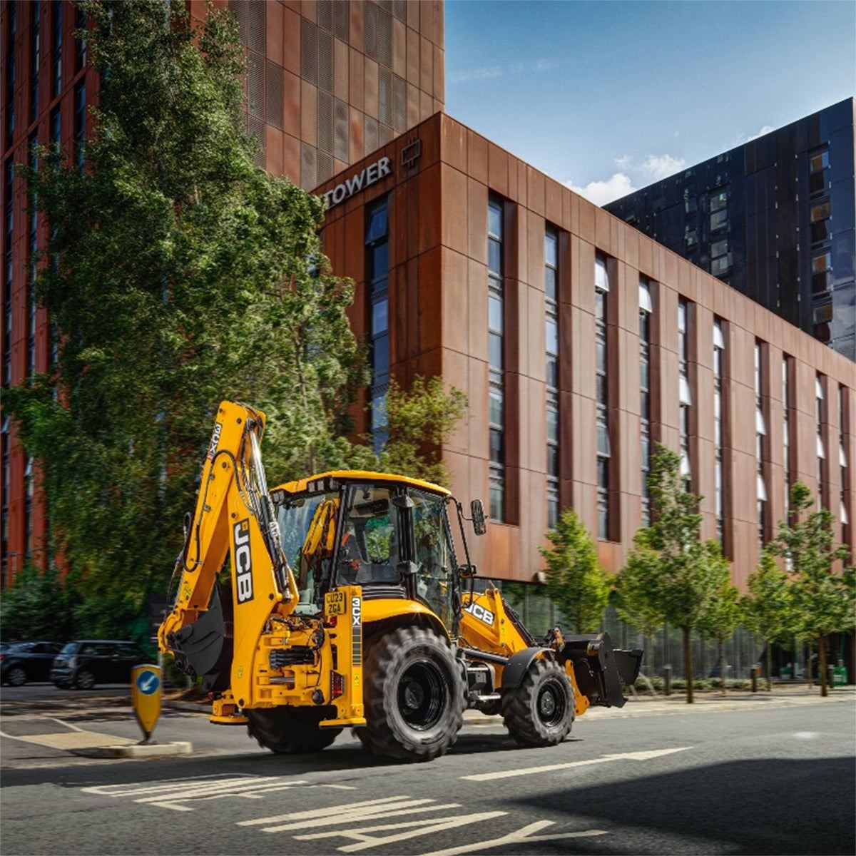 JCB 42’’ Roller Cabinet and Top Tool Chest Stack  19 Drawer with Backhoe Loader Wrap JCBBHLSTACK