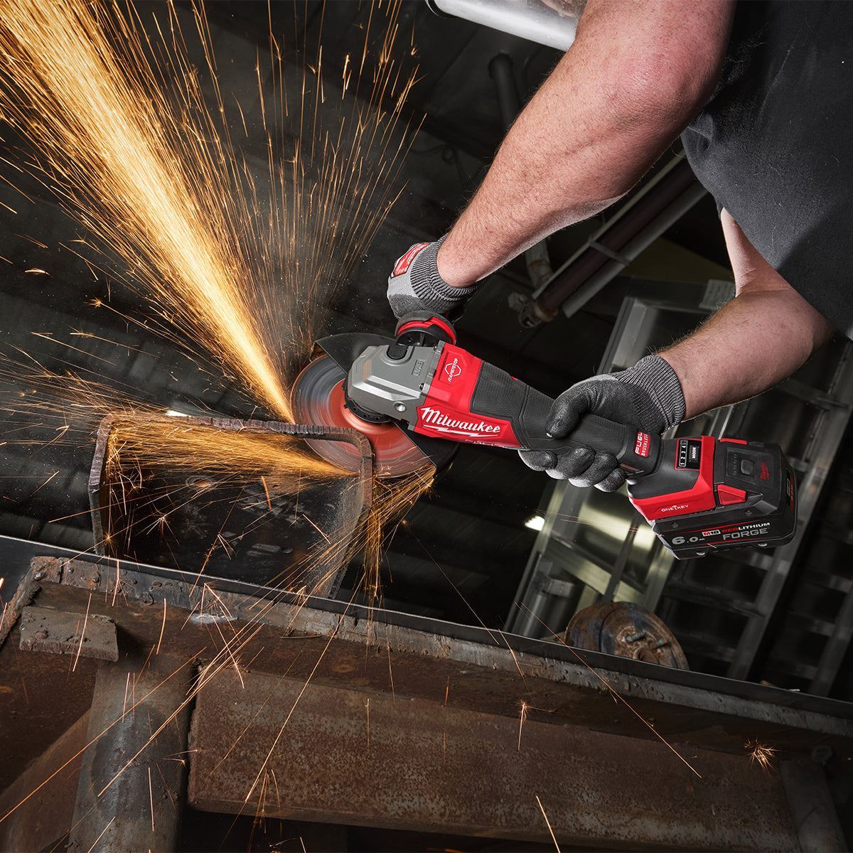 Milwaukee M18FHSAGO180VXPDB2-0X 18V M18 Angle Grinder with 1 x 3.0Ah Battery Charger & Case