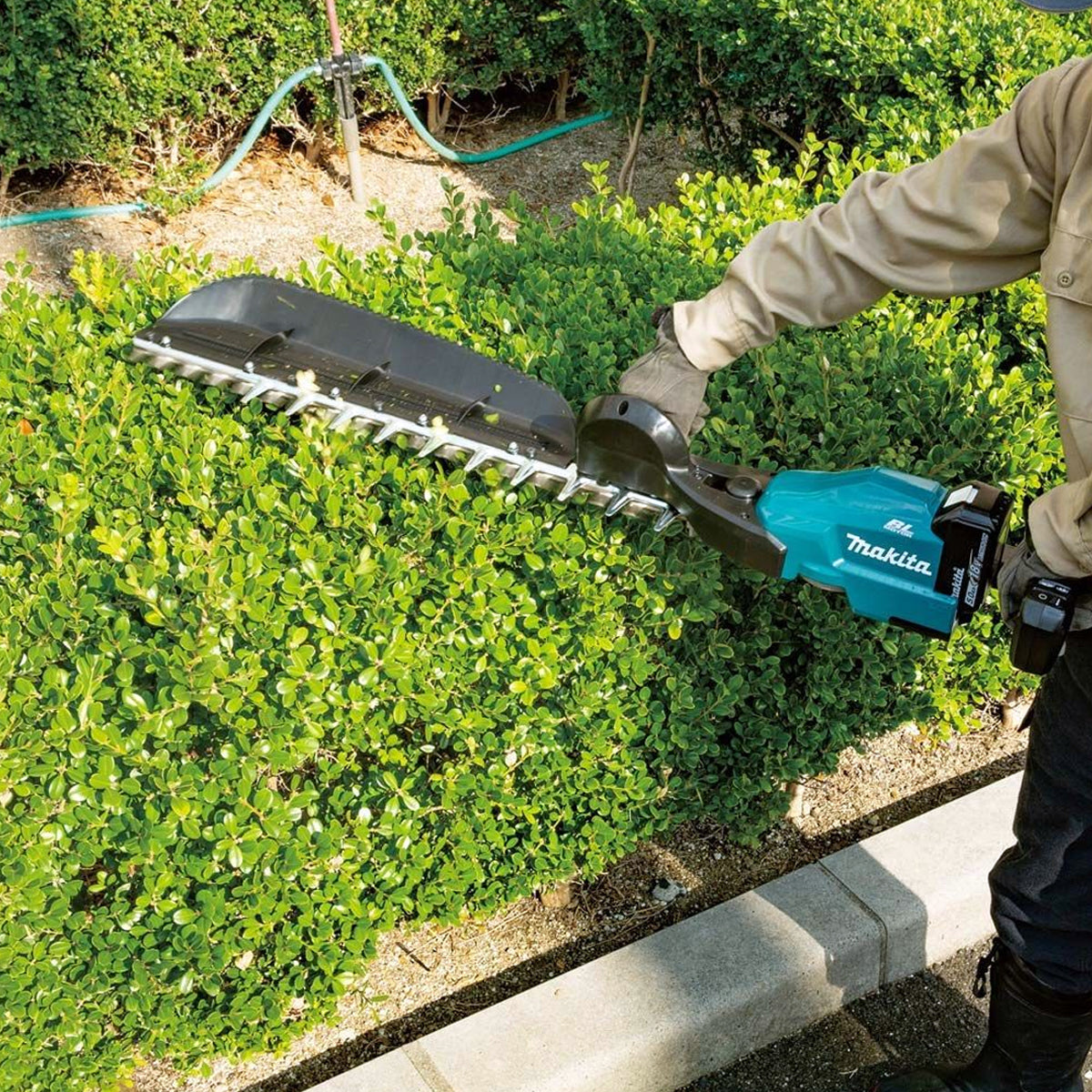 Makita DUH604SRT 18V LXT Brushless 60cm Hedge Trimmer Single Sided Blade With 1 x 5.0Ah Battery & Charger