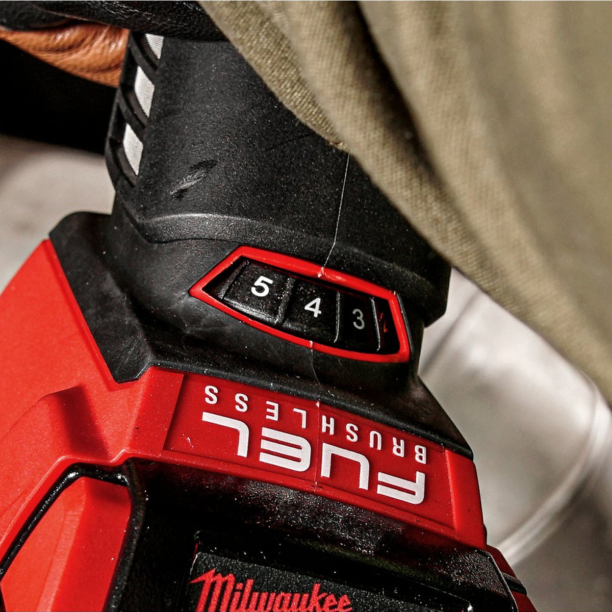 Milwaukee M18FSAGV115XPDB-0 18V FUEL 115mm Angle Grinder with 1 x 5.0Ah Battery & Charger