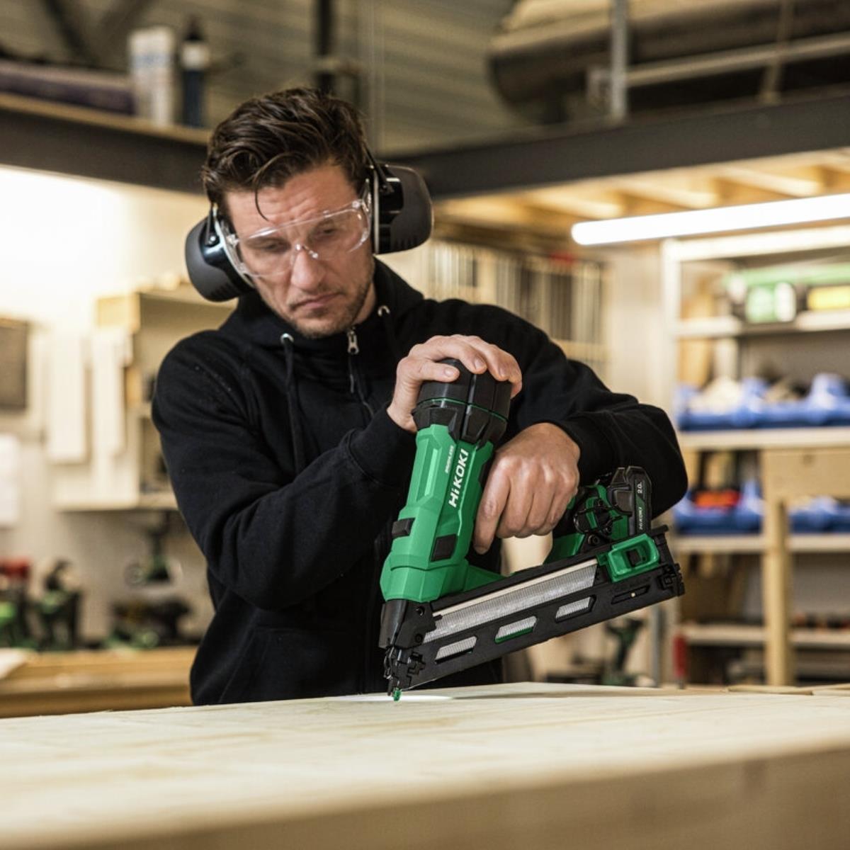 HiKOKI NT1865DAAW9Z 18V 15G Angled Finishing Nailer With 1 x 2.0Ah Battery Charger & Case