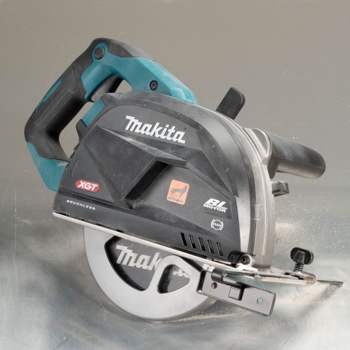 Makita CS002GZ01 40V 185mm Brushless Metal Cutter Saw with 1 x 2.5Ah Battery & Charger