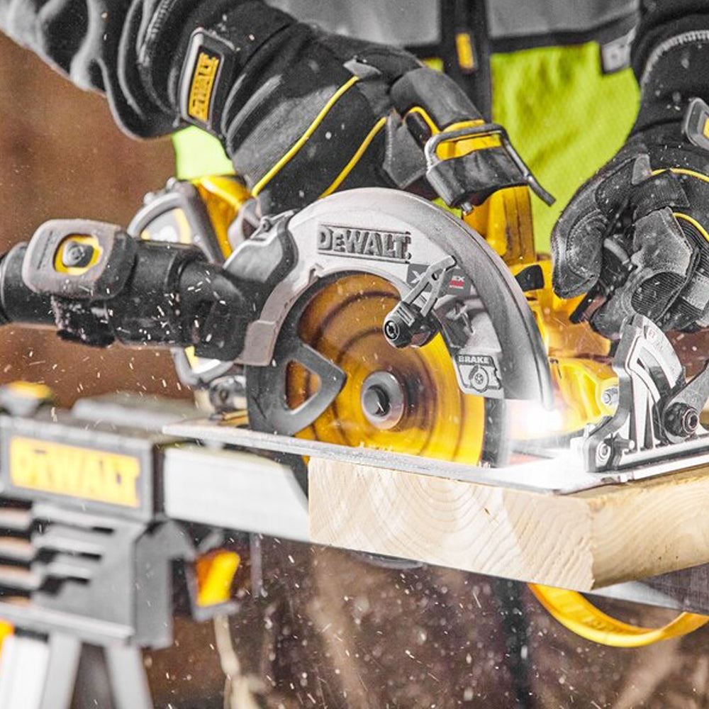 Dewalt DCS573NT 18V XR FlexVolt Brushless Circular Saw With 1 x 4.0Ah Battery Charger & Case