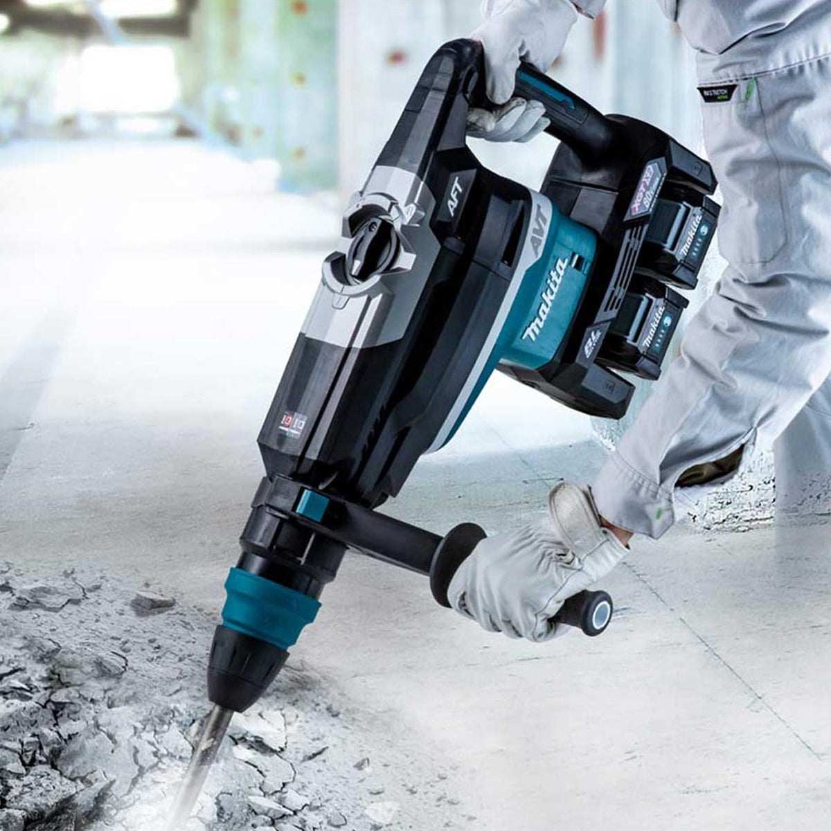 Makita HR006GD203 80V/40V XGT Brushless Demolition Hammer Drill With 2 x 2.5Ah Battery, Charger & Case