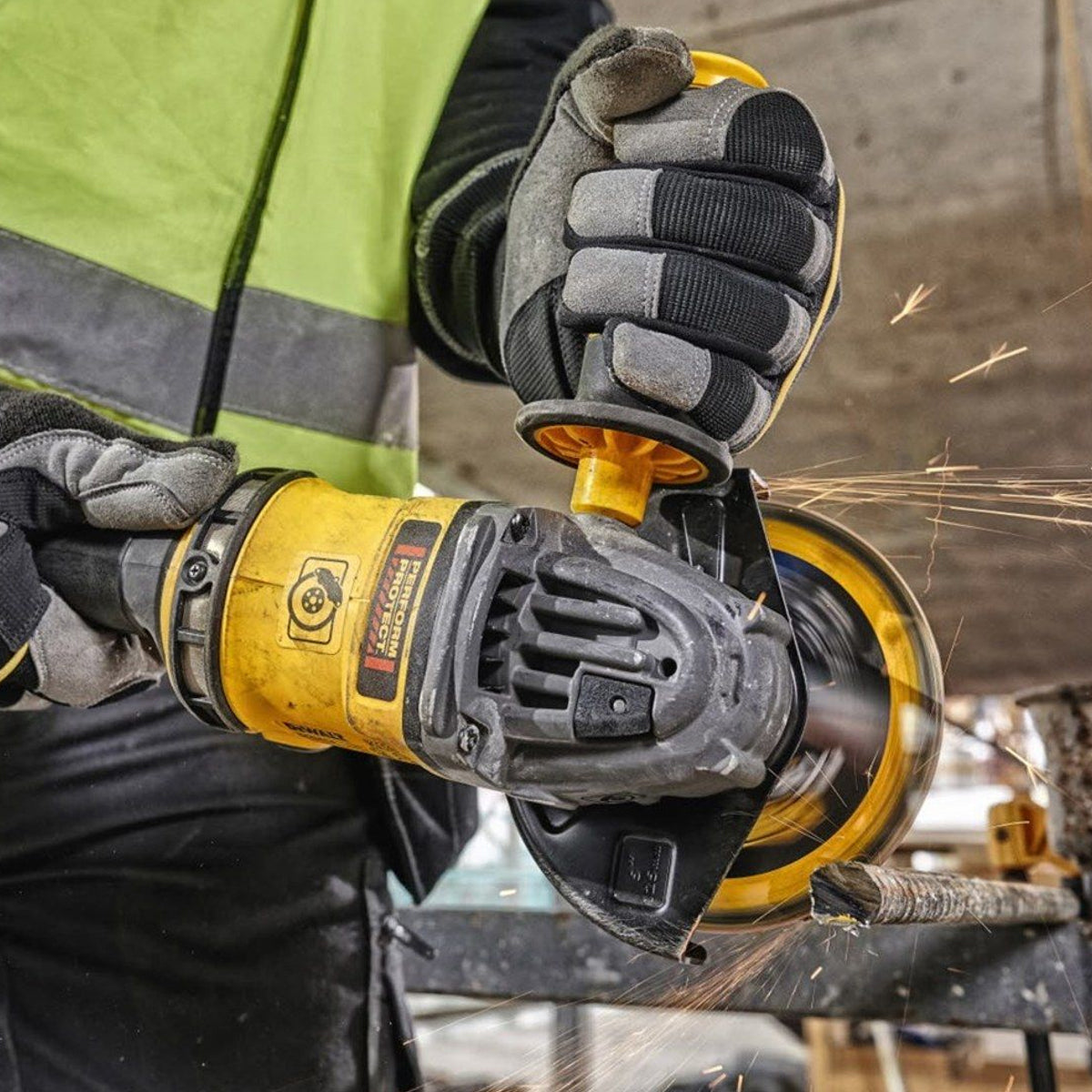 Dewalt DCG418T2-GB 54V XR Flexvolt Brushless 125mm Angle Grinder with 2 x 2.0Ah Batteries, Charger & Case