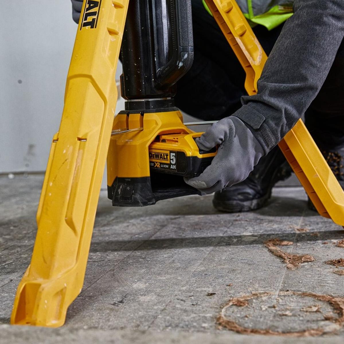 Dewalt DCL079 18V XR LED Tripod Light Body Only