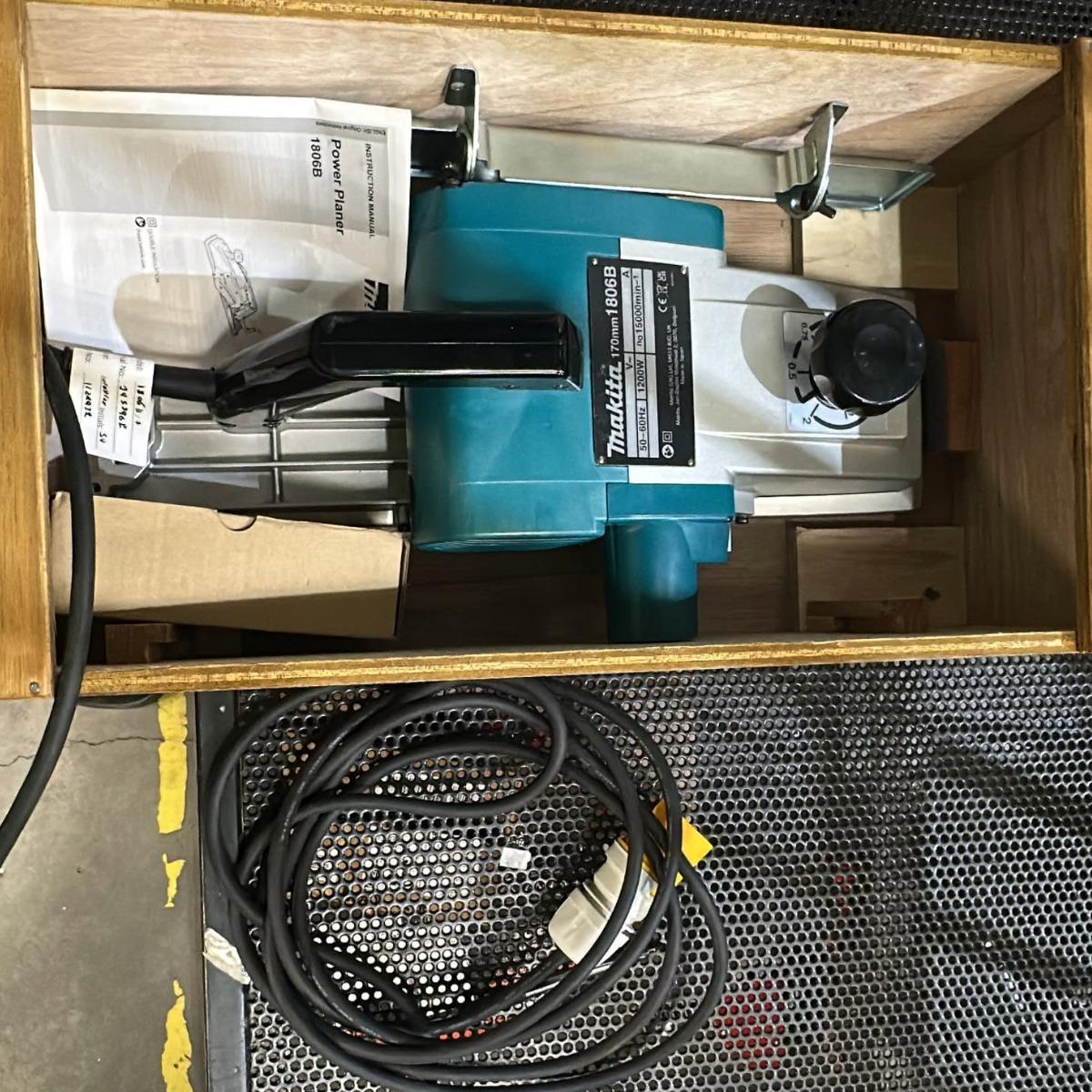 Makita 1806B/1 170mm Heavy Duty Planer 110V / 1200W Item Condition Seller Refurbished