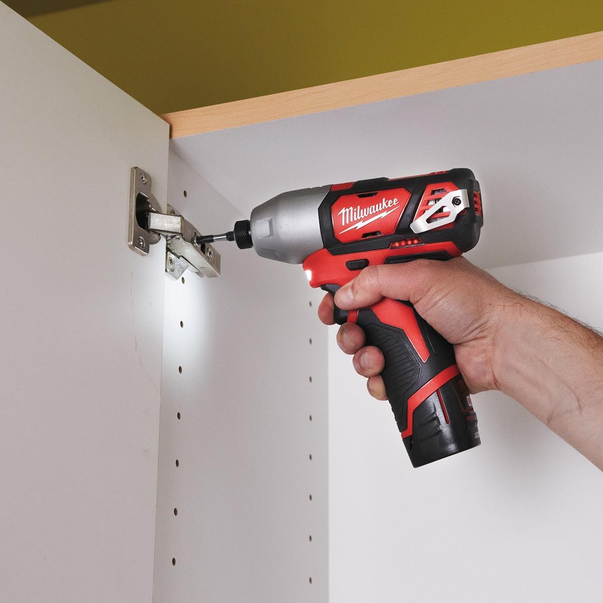 Milwaukee M12BID-202C 12V Impact Driver 1/4