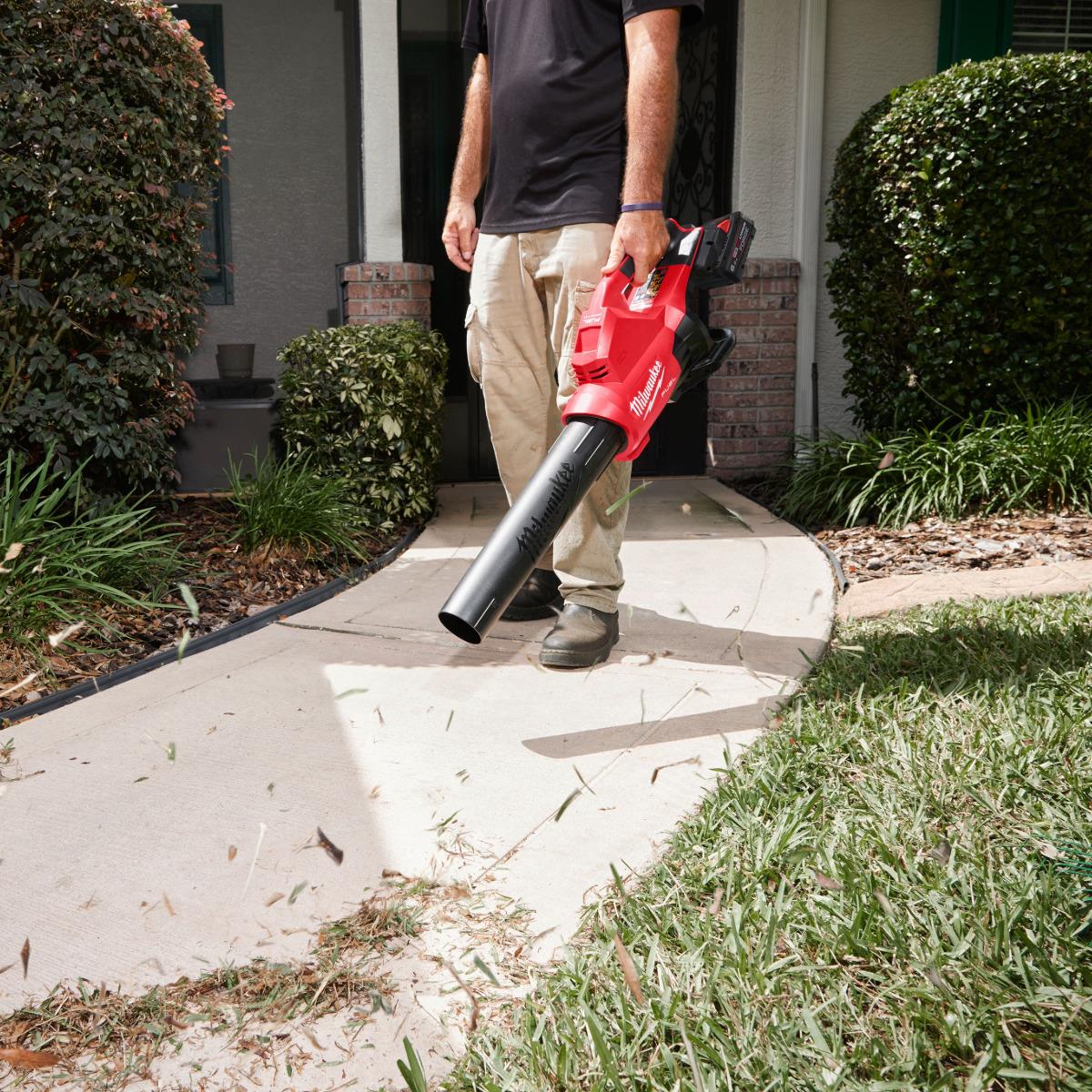 Milwaukee M18F2BL-802 FUEL 18V Brushless Dual Battery Blower with 2 x 8.0Ah Forge Batteries & Charger 4933499230