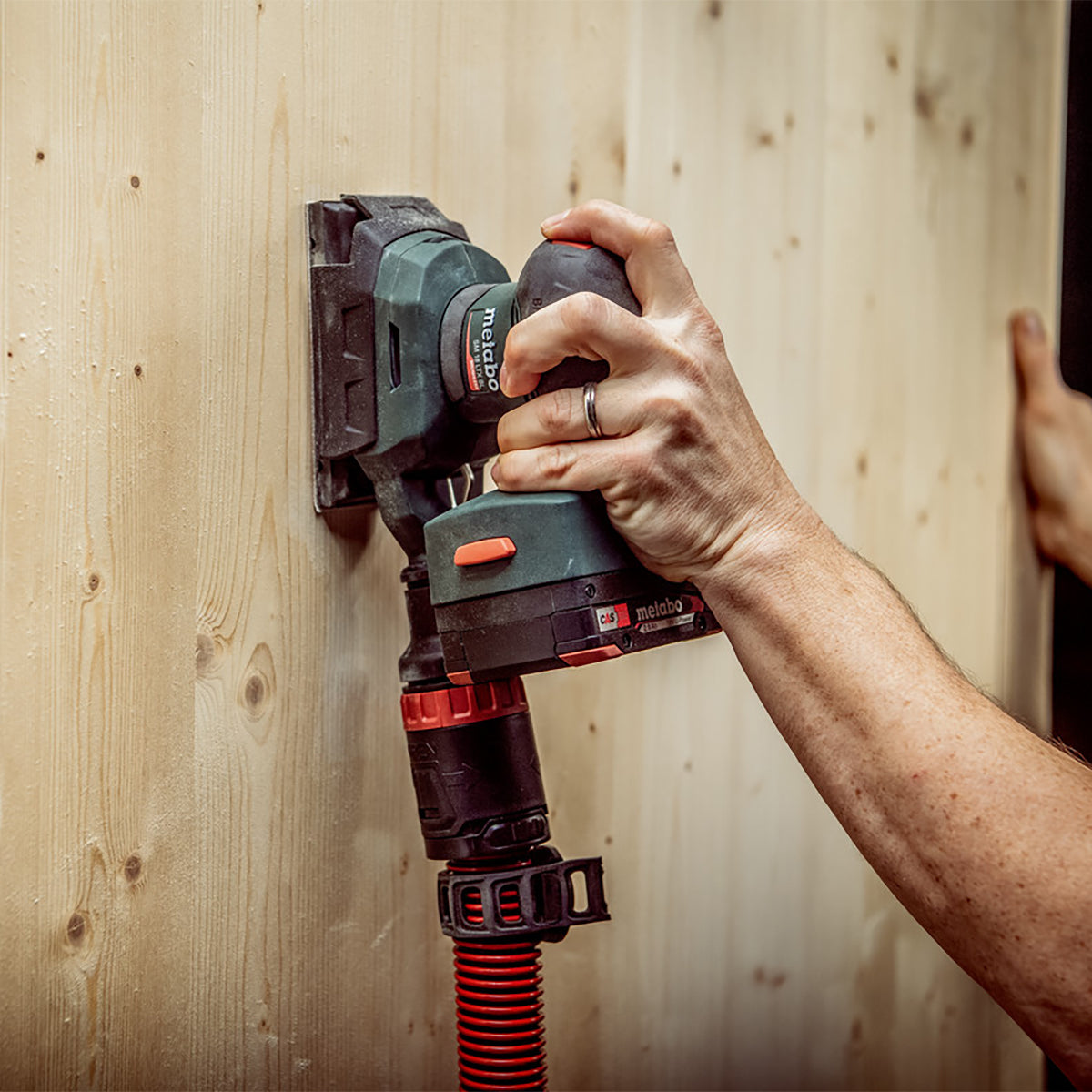 Metabo SM 18 LTX BL 18V Brushless Multi Sander with 1 x 5.2Ah Battery Charger & Metabox