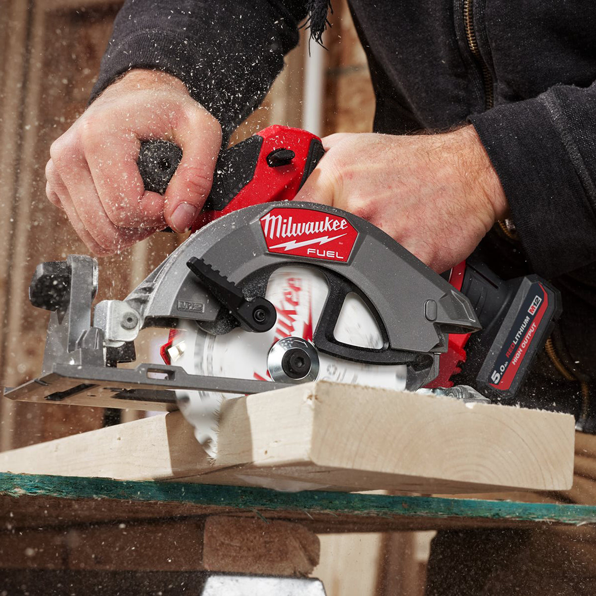 Milwaukee M12FCS442-0 12V Fuel Brushless 140mm Circular Saw with 1 x 5.5Ah Battery & Charger