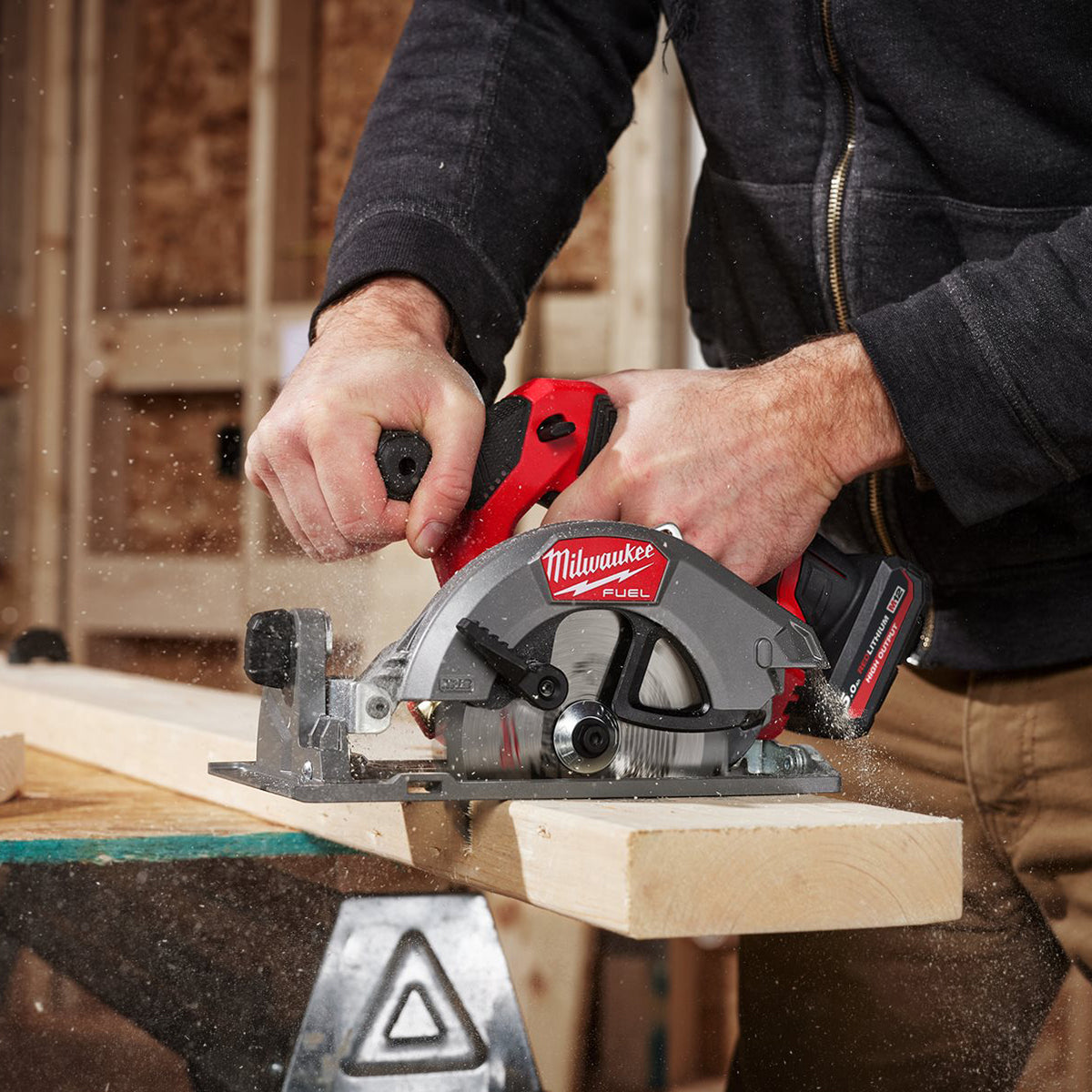 Milwaukee M12FCS442-0 12V Fuel Brushless 140mm Circular Saw with 1 x 5.5Ah Battery & Charger