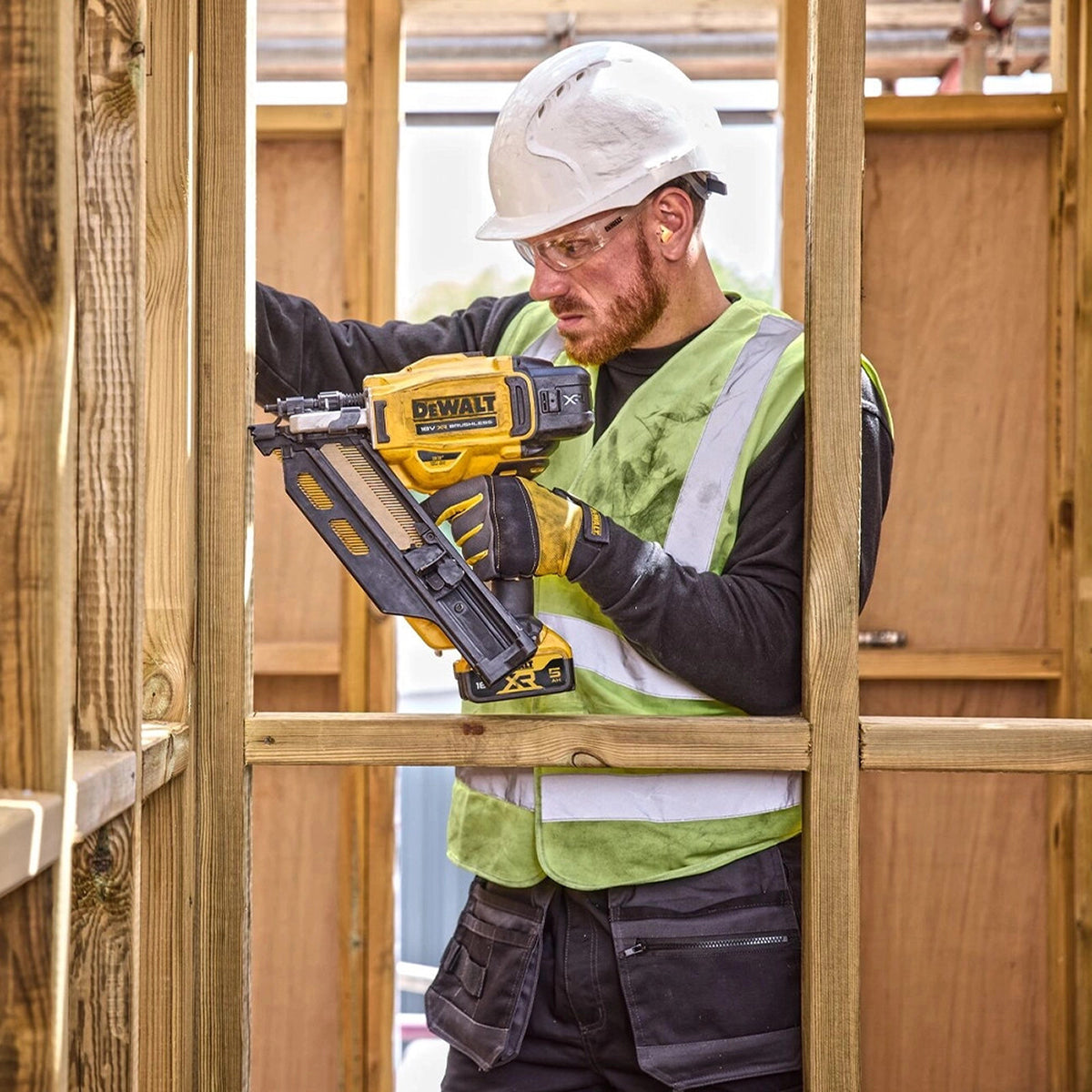 Dewalt DCN930P2 18V XR Brushless First Fix 90mm Framing Nailer with 2 x 5.0Ah Battery Charger & Case